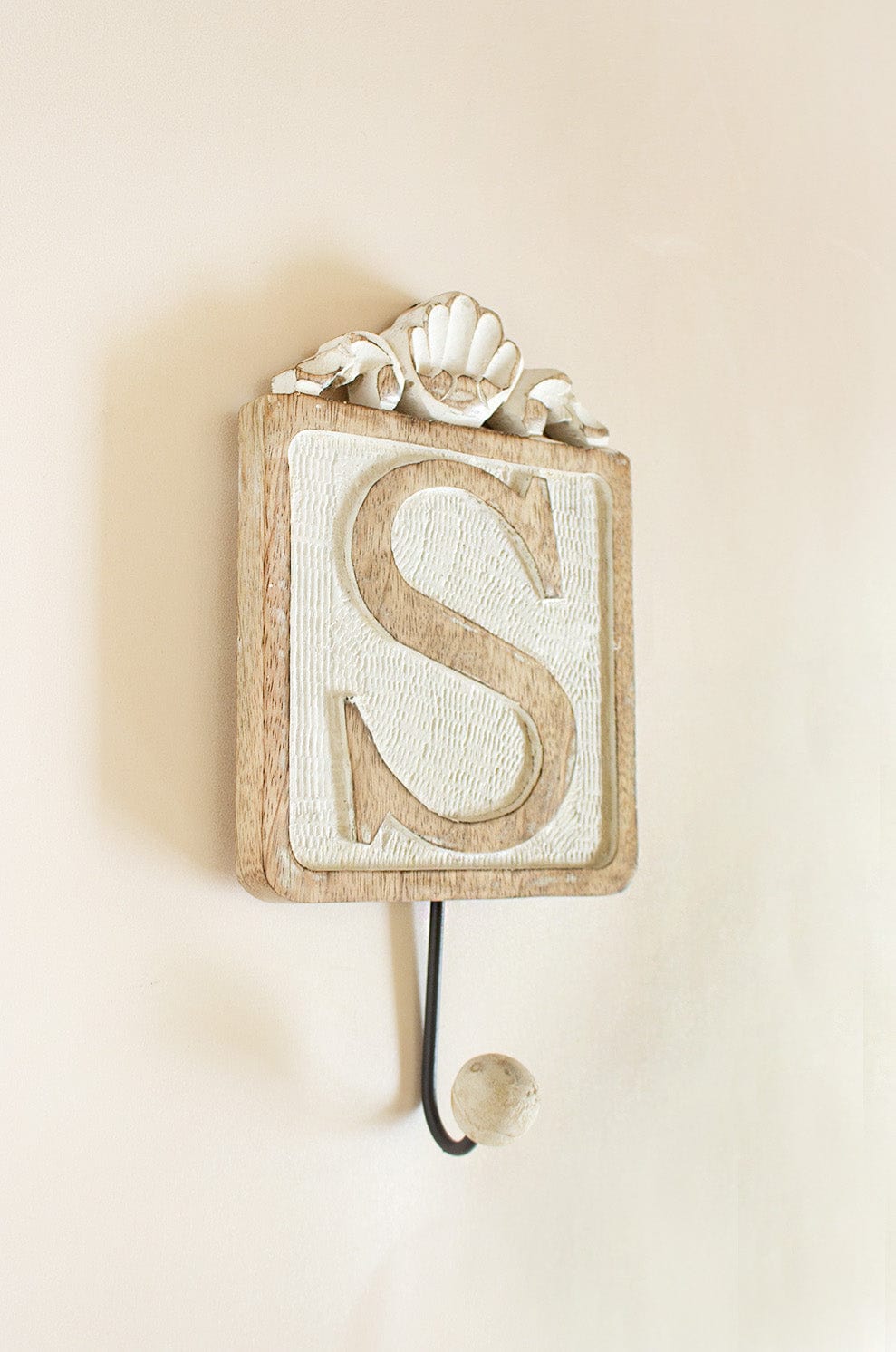 Letter Wall Hook / SABOUT: We found a great way to personalize wall hooks by giving each of them a single alphabet to have and hold. Now spell out your name, or B.E.D for a bedroom, L.OLetter Wall Hook /