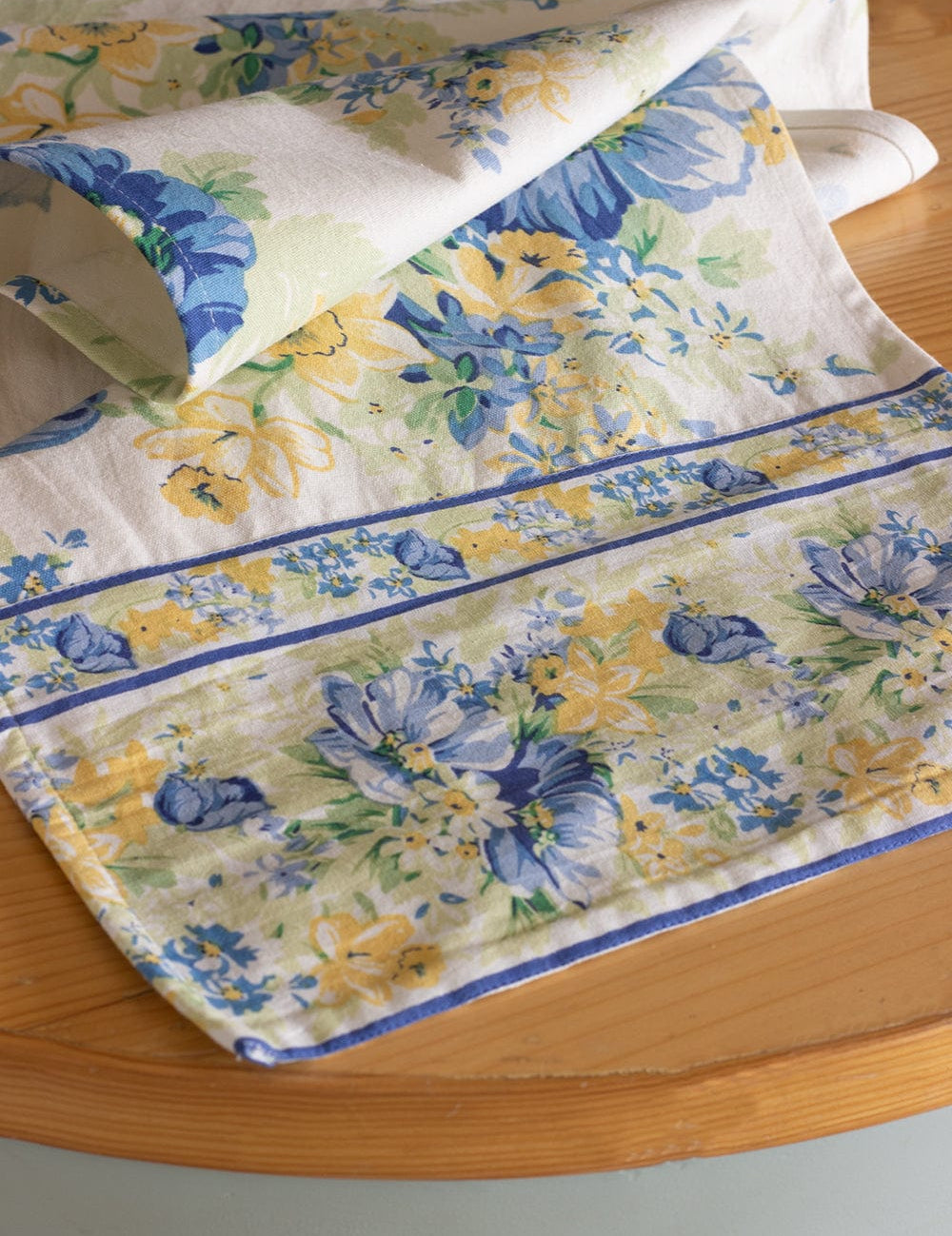 April Cornell Charming Ecru Runner
