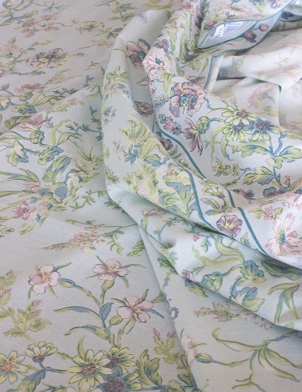 April Cornell Meadow Mist Breakfast Cloth- 4 Seater