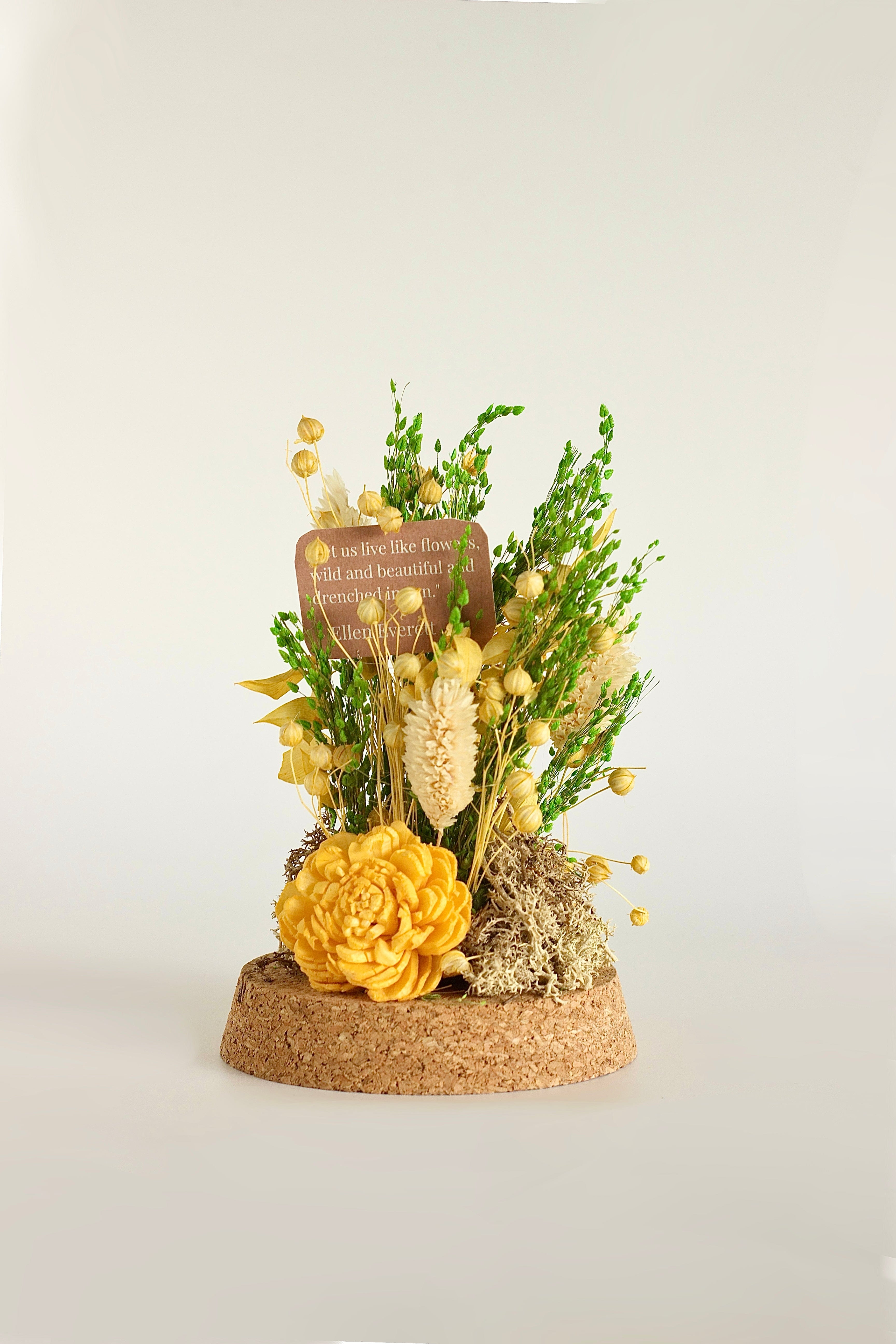 Dome Botanique -  Botanical flowers in a Glass Cloche - Daffodil