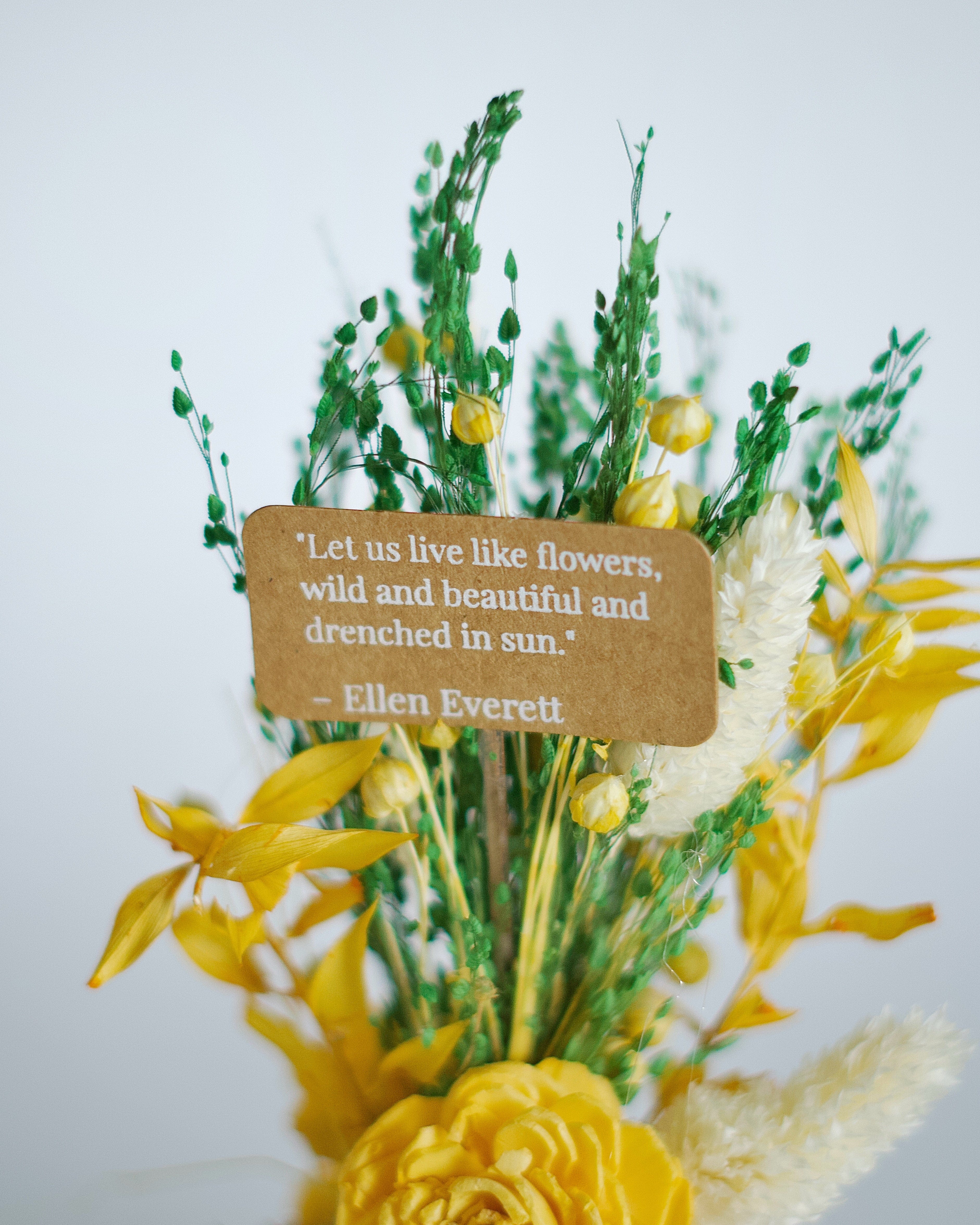 Dome Botanique -  Botanical Flowers in a Glass Cloche - Daffodil