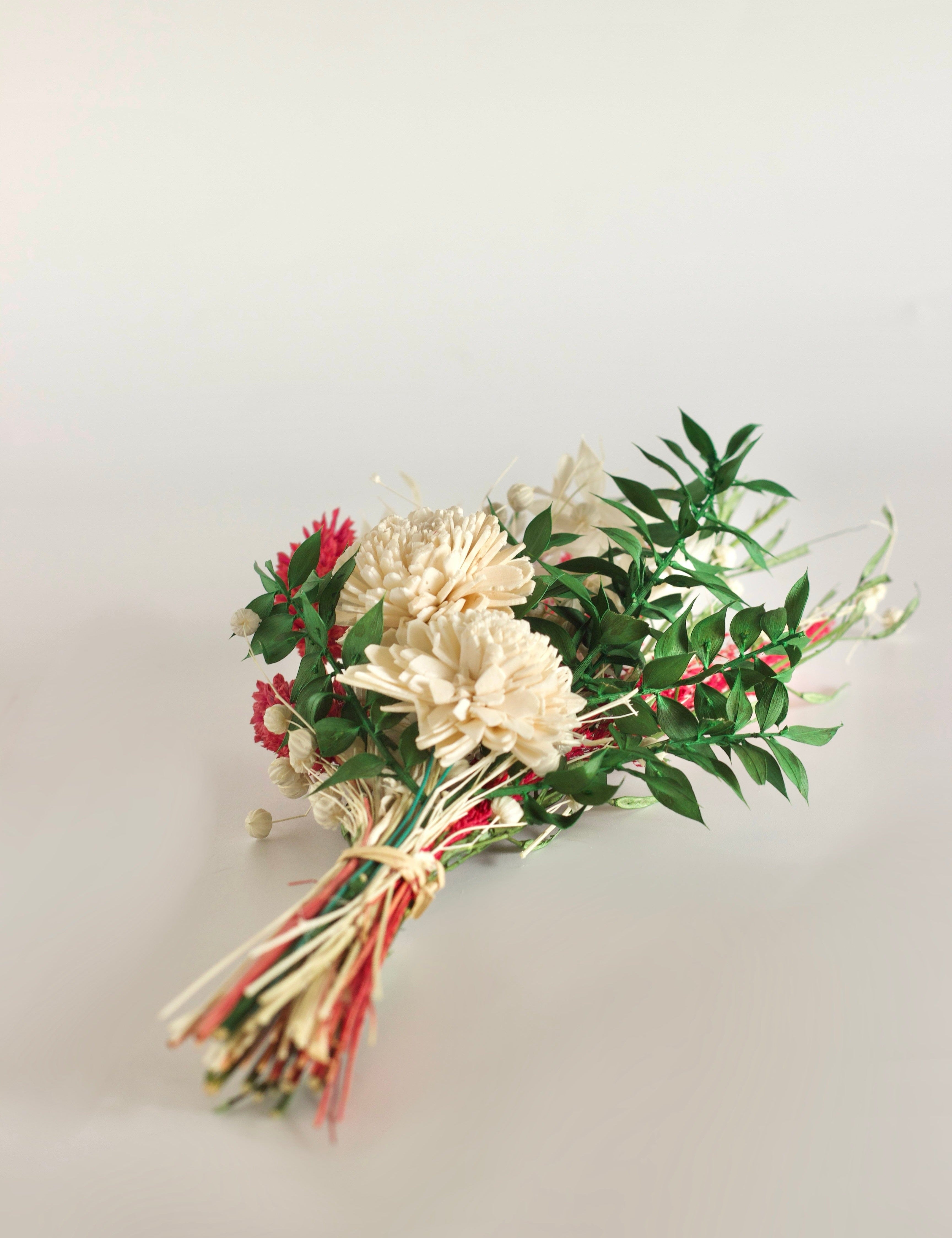 Dream Botanique Glass Vase with Botanical flowers - Holly