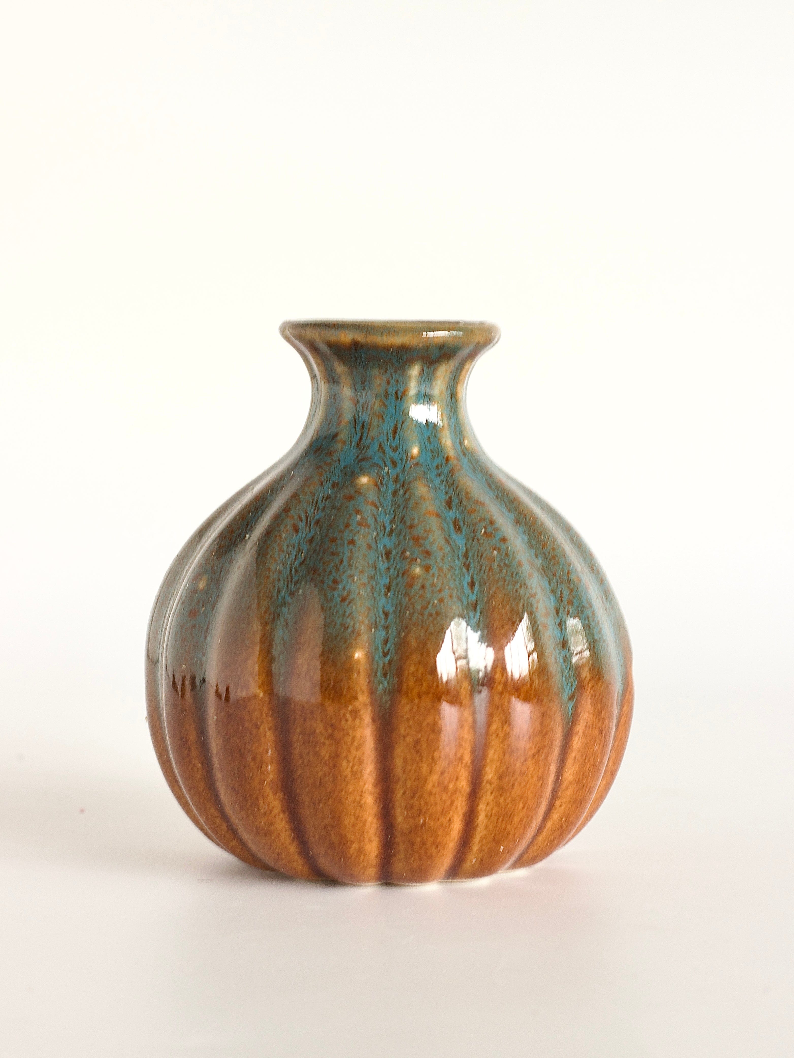 Moss Botanique - Ceramic Vase With Botanical Flowers