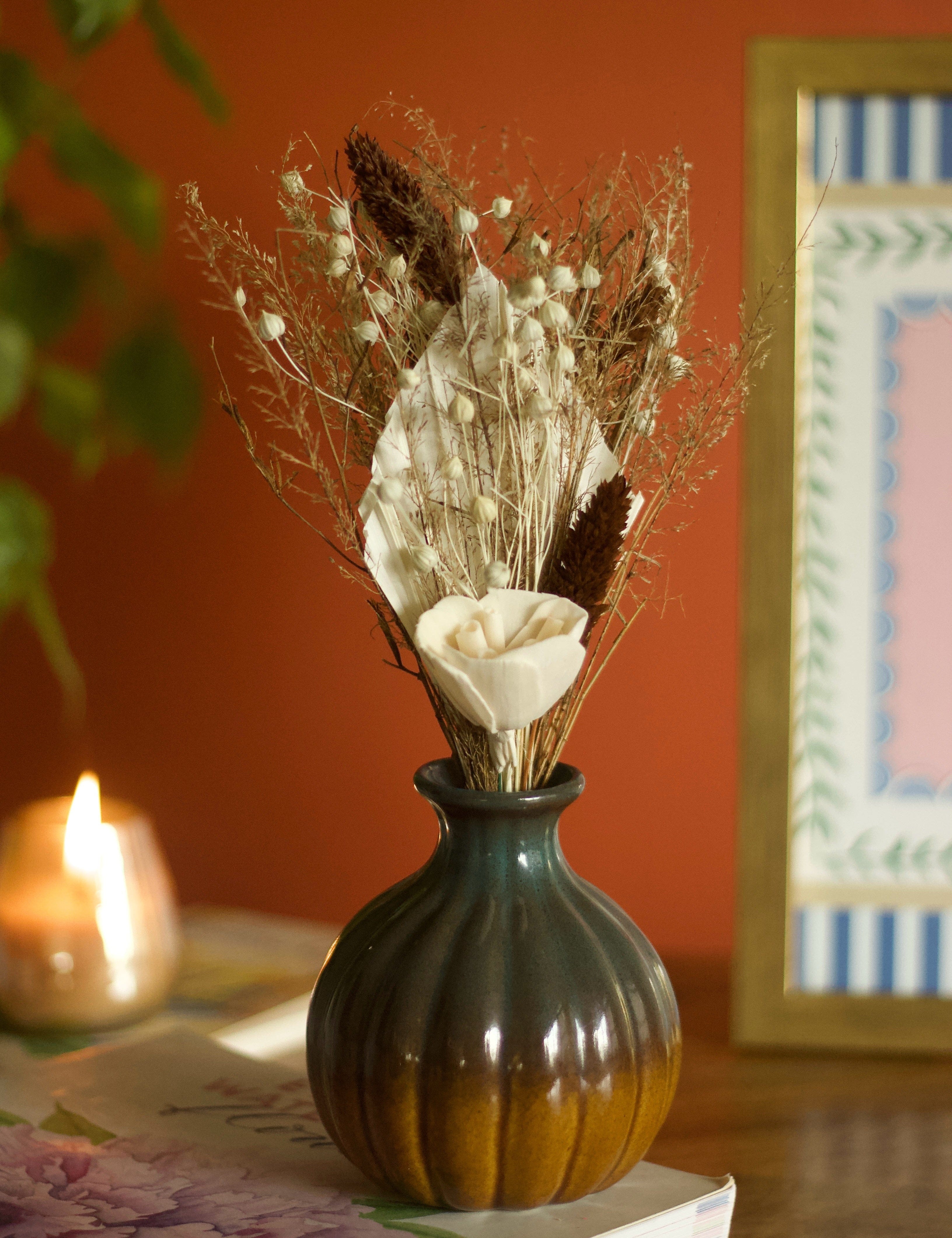 Moss Botanique - Ceramic Vase With Botanical Flowers
