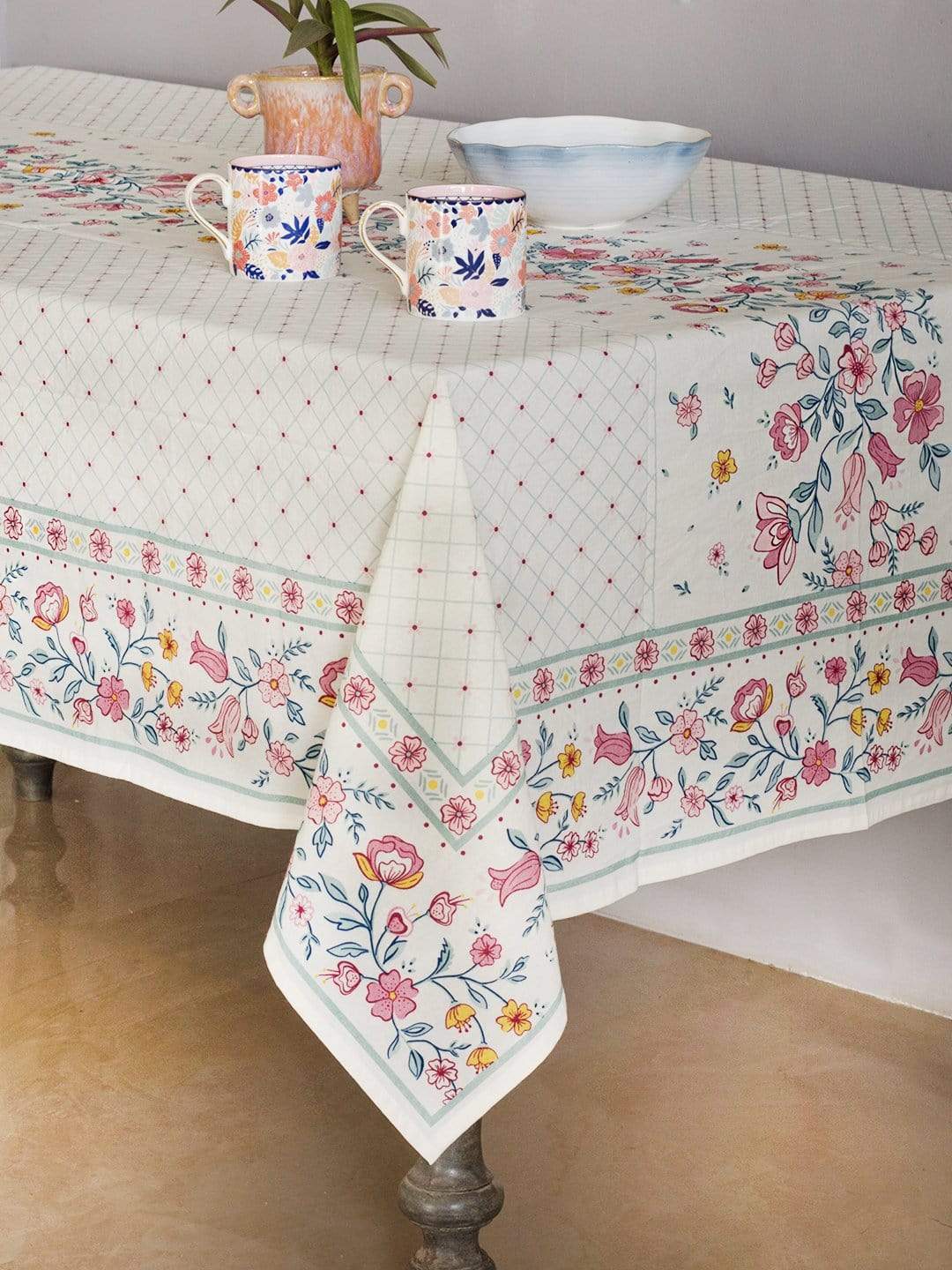 Raindrops And Roses Table Cover