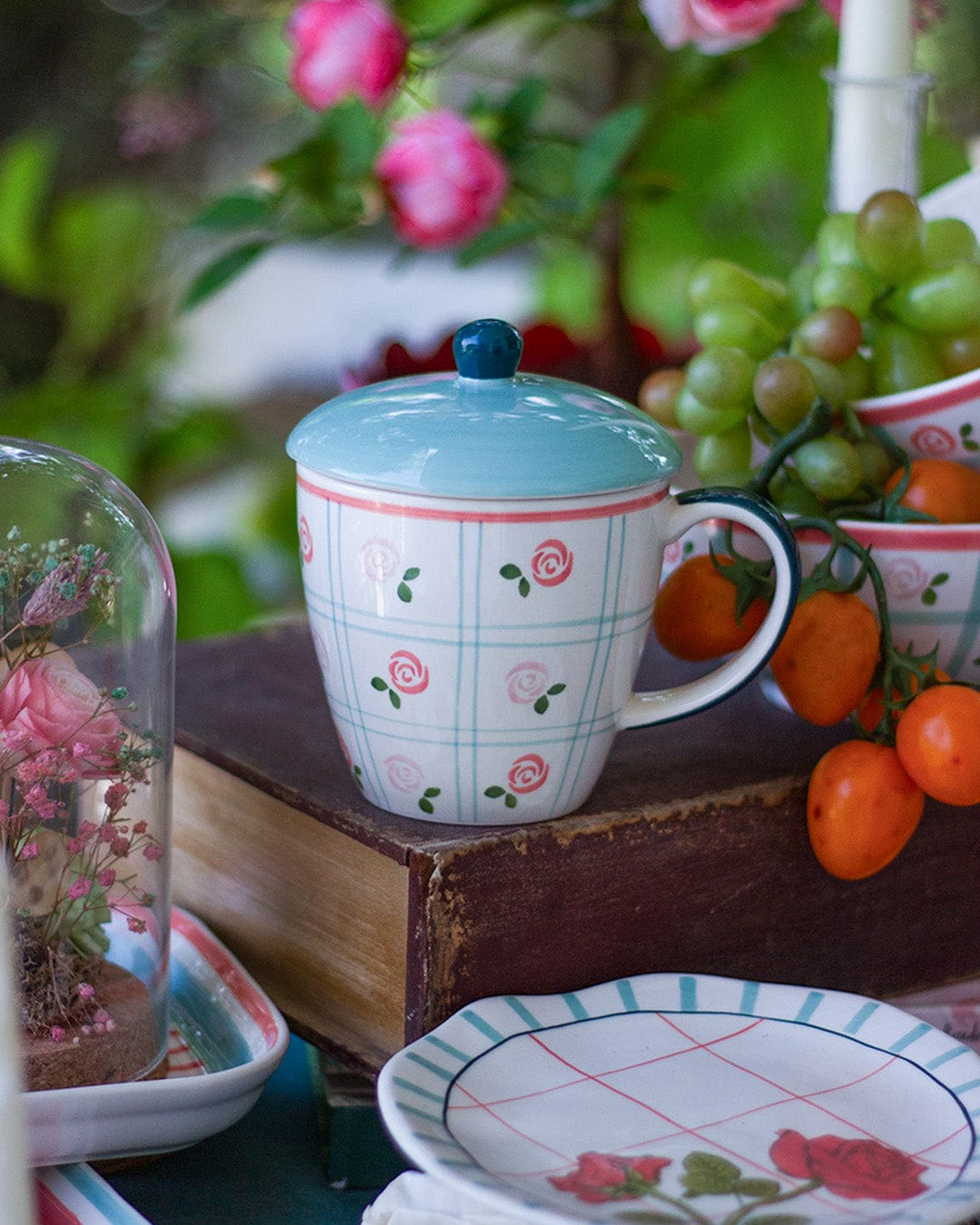 Tea Garden Handpainted Ceramic Coffee Mug with Lid 385ml