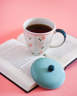 Tea Garden Handpainted Ceramic Coffee Mug with Lid 385ml