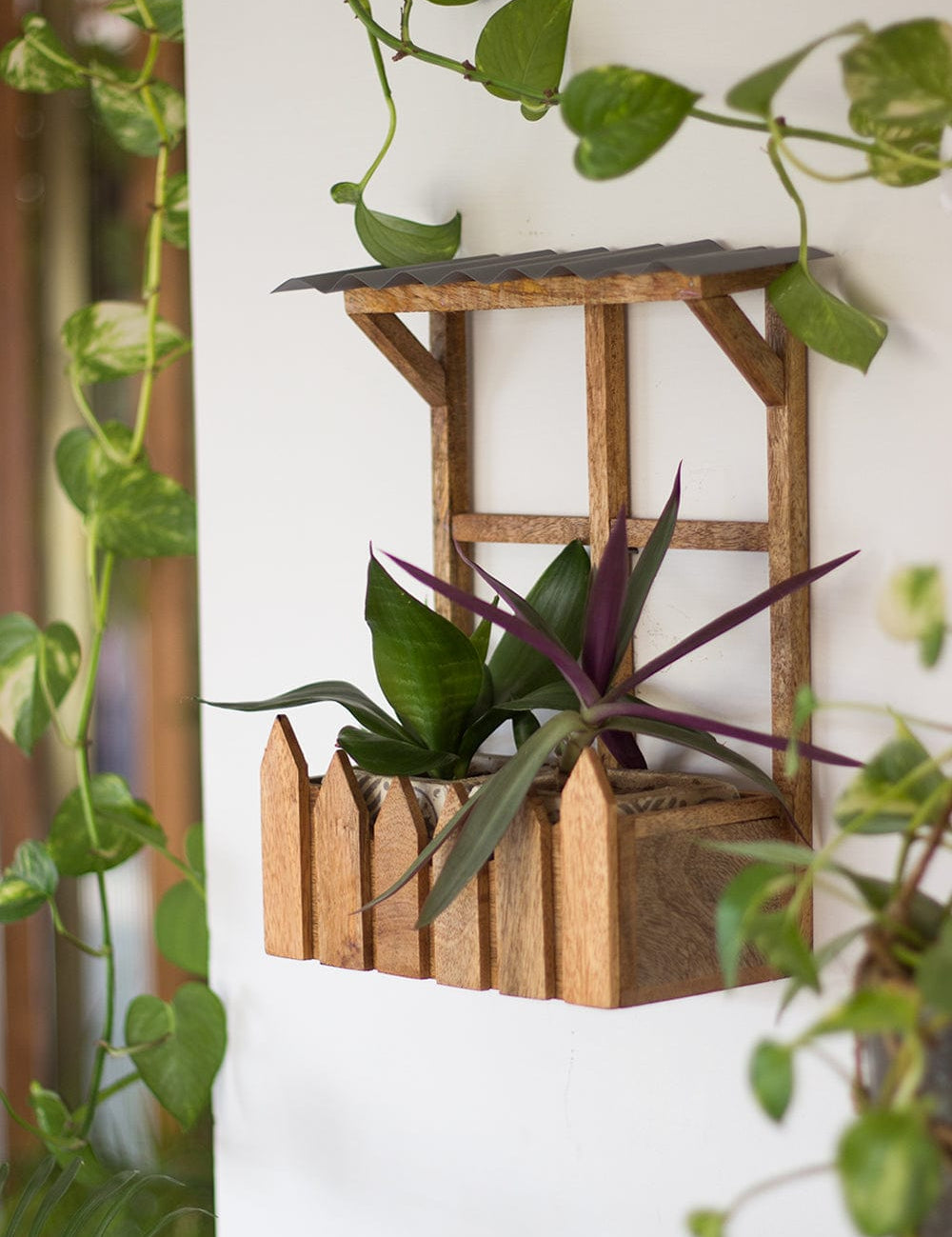 Wooden Hut Planter Holder - The Wishing Chair