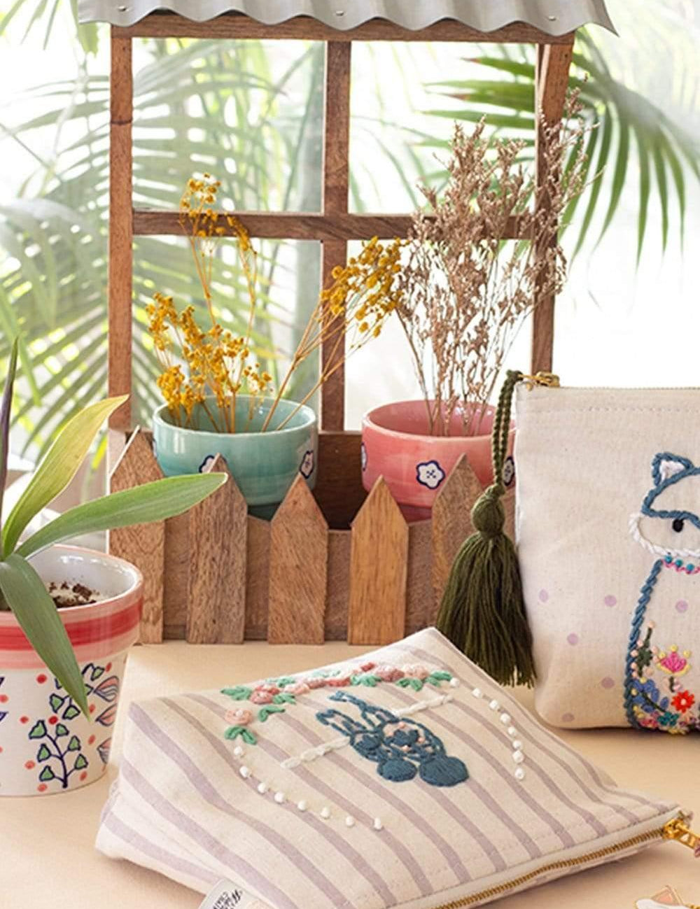 Wooden Hut Planter Holder - The Wishing Chair