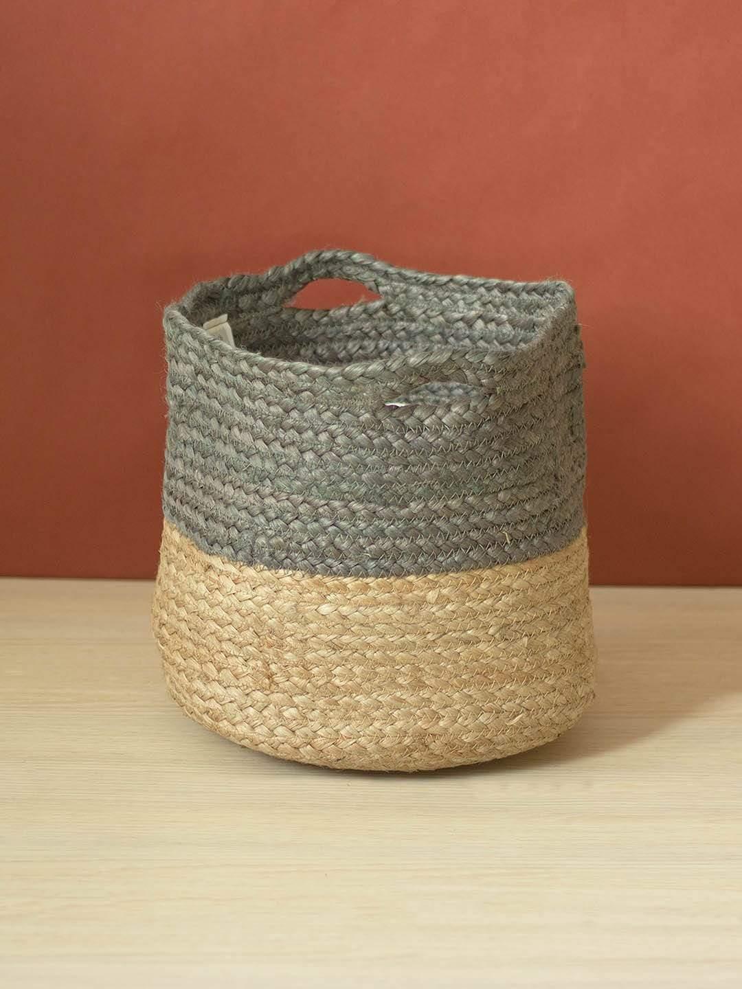 Jute Storage BasketFrequently Asked QuestionsQ. What can I put in here?A. Knick knacks, diddly squats, doodads and whatchamacallits.
Q. Where can I put this?A. In a place for everythinJute Storage BasketThe Wishing Chair