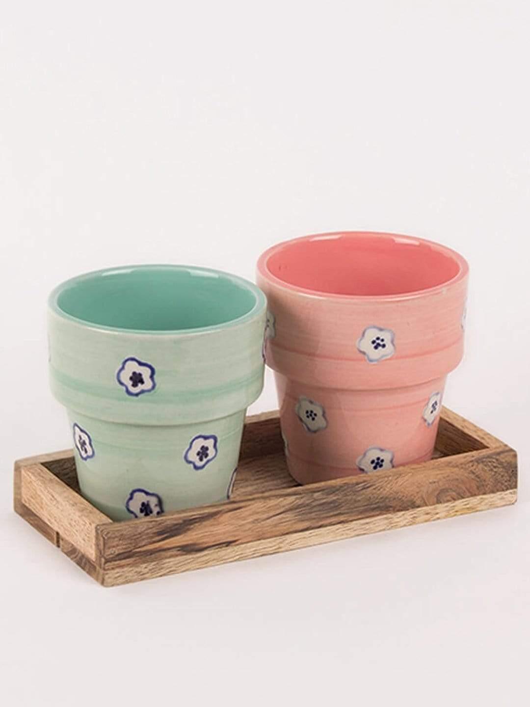 Hello Daisy Planters  With Wooden Tray -set Of 2Material: Ceramic &amp; Wood
Dimensions: 3"D inch x 3.5"H inch

 Wooden Tray -setThe Wishing Chair